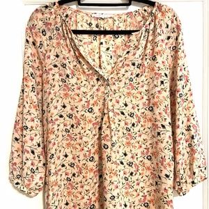 Silky floral blouse   Size M   Violet + Claire